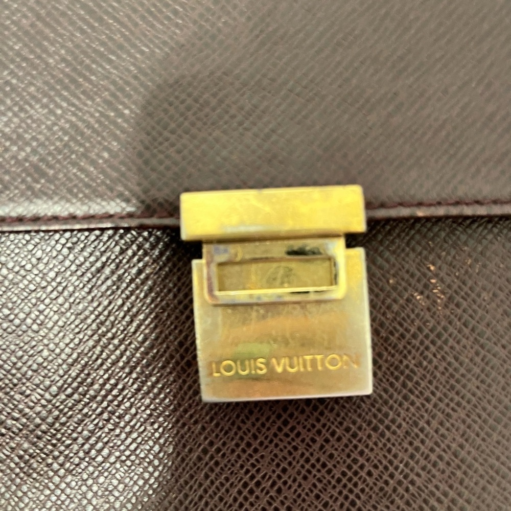 Louis Vuitton Taiga Selenga Pochette Clutch in Burgundy , COA included - Picture 5 of 15